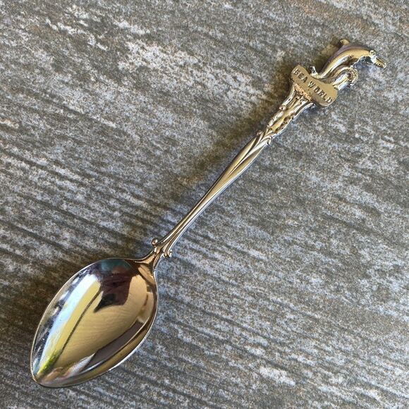 Vintage | 1977 Sea World Collectors Spoon #10 - Picture 1 of 5